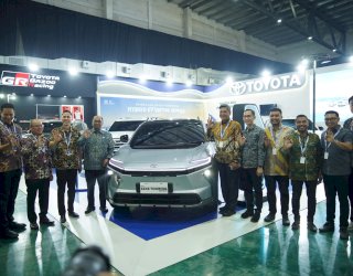 Toyota Astra Motor Kenalkan Kecanggihan New bZ4X Touring dan Land Cruiser FJ di GIIAS Makassar