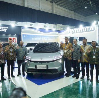 Toyota Astra Motor Kenalkan Kecanggihan New bZ4X Touring dan Land Cruiser FJ di GIIAS Makassar