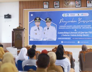 Wali Kota Parepare Tasming Hamid Serahkan Beasiswa Pendidikan, Literasi Al-Qur’an TSM Resmi Diluncurkan