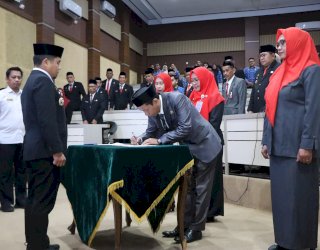 Lantik Pejabat Administrator dan Pengawas, Tasming Hamid Tekankan Tanggung Jawab dan Serapan Anggaran