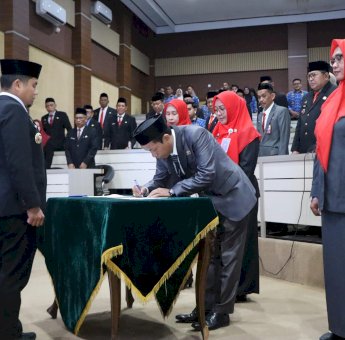 Lantik Pejabat Administrator dan Pengawas, Tasming Hamid Tekankan Tanggung Jawab dan Serapan Anggaran