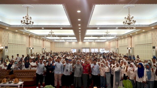 OJK Sulselbar bersama Anggota Komisi XI DPR RI, Andi Yuliani Paris, OJK Sulselbar menggelar Edukasi Keuangan di Kabupaten Maros, Kamis (29/10/2026) kemarin. (Dok. OJK Sulselbar) 