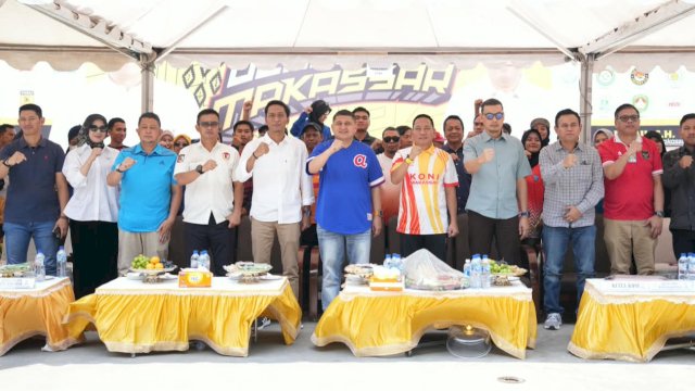 Wali Kota Makassar, Munafri Arifuddin, secara resmi me-launching kontingen Kota Makassar yang akan berlaga di Porprov Sulsel XVIII tahun 2026 di Pelataran Kantor KONI Makassar, Sabtu (3/10/2026). (Foto: Istimewa)