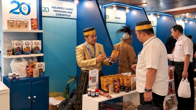 YBM PLN UID Sulselrabar menghadirkan beragam produk unggulan UMKM binaan di bilik wilayah Sulawesi Barat, pada pameran yang bertempat di kantor pusat PT PLN (Persero). (Foto: Istimewa)
