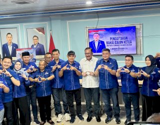 Bawa Dukungan 24 DPC, Appi Resmi Kembalikan Formulir Pendaftaran Bacalon Ketua Demokrat Sulsel