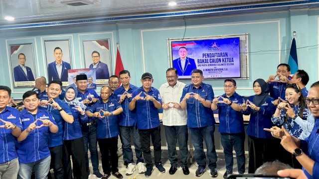 Munafri Arifuddin saat mengembalikan formulir pendaftaran sebagai bakal calon ketua DPD Demokrat Sulsel di Sekretariat DPD Demokrat Sulsel, Jalan Mirah Seruni, Makassar, Minggu (18/10/2026). (Foto: Istimewa)