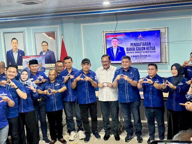 Bawa Dukungan 24 DPC, Appi Resmi Kembalikan Formulir Pendaftaran Bacalon Ketua Demokrat Sulsel