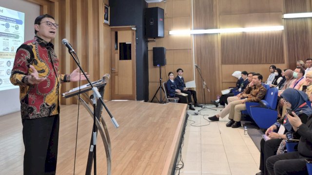 Kepala BPOM RI, Prof dr Taruna Ikrar saat tampil dalam rangkaian disnatalis dan forum ilmiah di Universitas Padjadjaran (Unpad), Bandung, Rabu (21/10/2026). (Foto: Istimewa)
