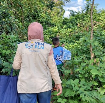 Tembus Jalan Terjal demi Kesehatan Warga, Kisah Pengabdian Bidan Cahaya Husniati di Pelosok Majene