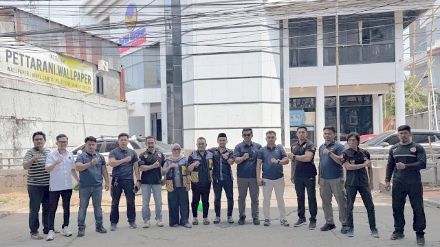 Kader DPW Partai NasDem Sulawesi Selatan bersama Garda Pemuda NasDem (GPND) Sulsel menggelar aksi sosial bertajuk "Jumat Berkah", pada Jumat (30/10/2026). (Foto: Istimewa)