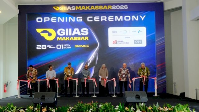 Pelaksanaan open ceremony GIIAS Makassar 2026 yang berlangsung di Atrium Summarecon Mutiara Makassar Convention Center (SMMCC), Rabu, (28/10/2026). (Dok. GIIAS Makassar) 