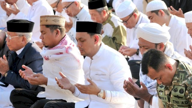 Ket: Pemkot Parepare dan Warga Salat Istisqo