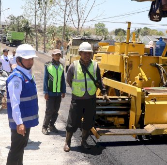 Wali Kota Tasming Hamid Tinjau Jalan Ambo Matti, Progres Pengaspalan Sudah 80 Persen